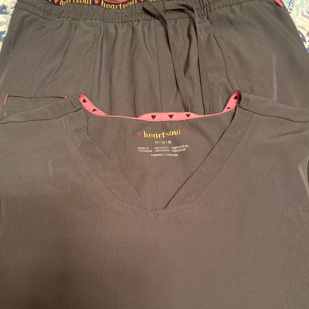 Heart & soul scrub set. Both size medium